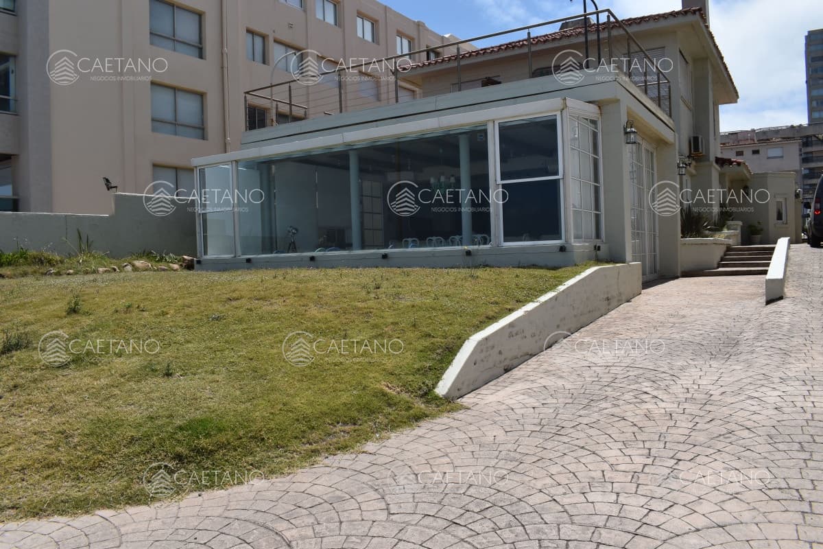 Frente a la Playa, parrillero y piscina climatizada