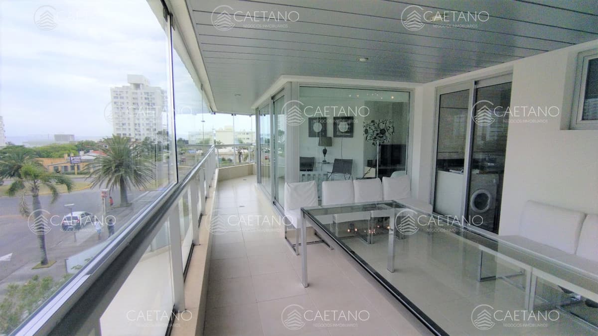 Apartamento en Alquiler, Mansa, Punta del Este, 3 Dormitorios. — foto 2