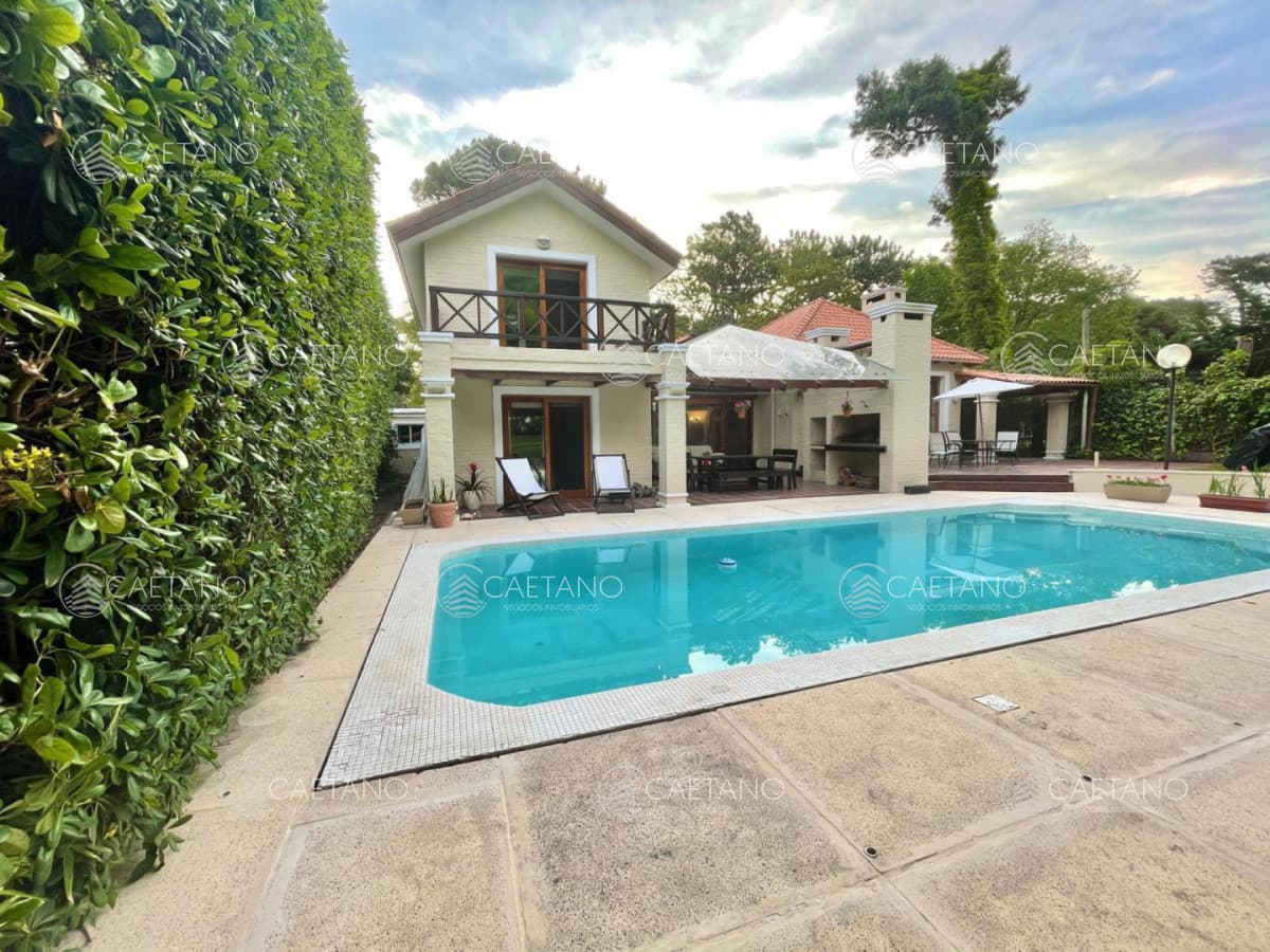 Venta en  San Rafael 4 dormitorios  con piscina