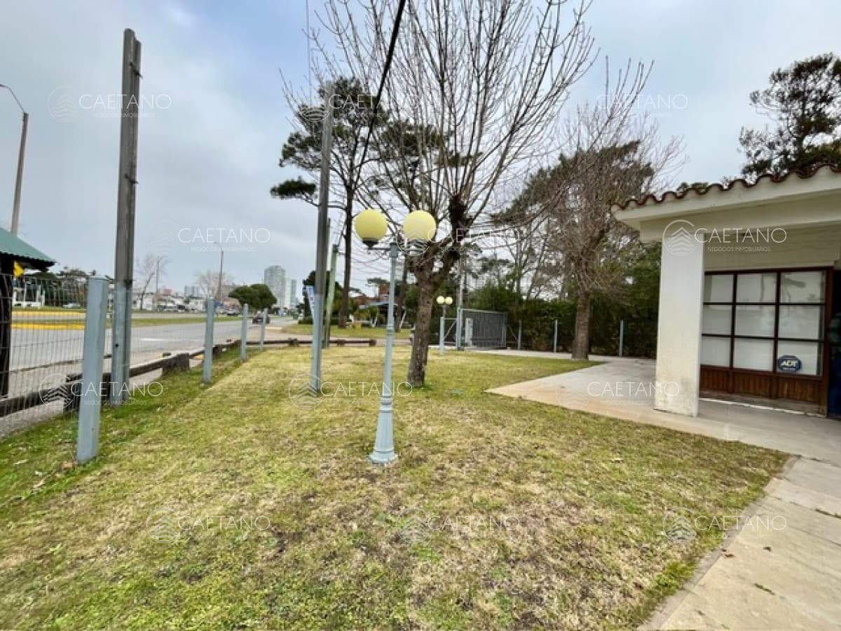 Venta casa sobre Br. Artigas con 4 dormitorios — foto 3