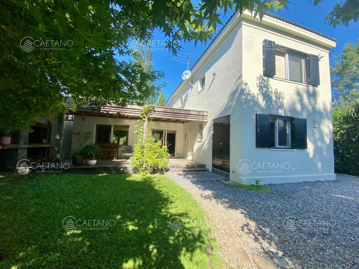 Casa en venta con 3 dormitorios y 2 baños