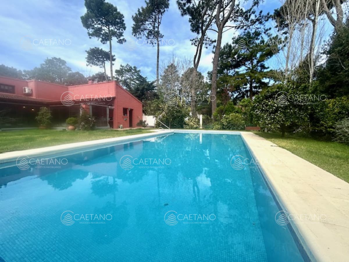 Venta casa con 4 dormitorios + dependencia de servicio y piscina climatizada — foto 3