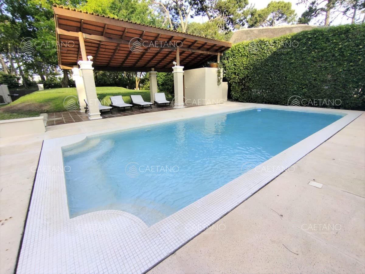 Venta en  San Rafael 4 dormitorios  con piscina