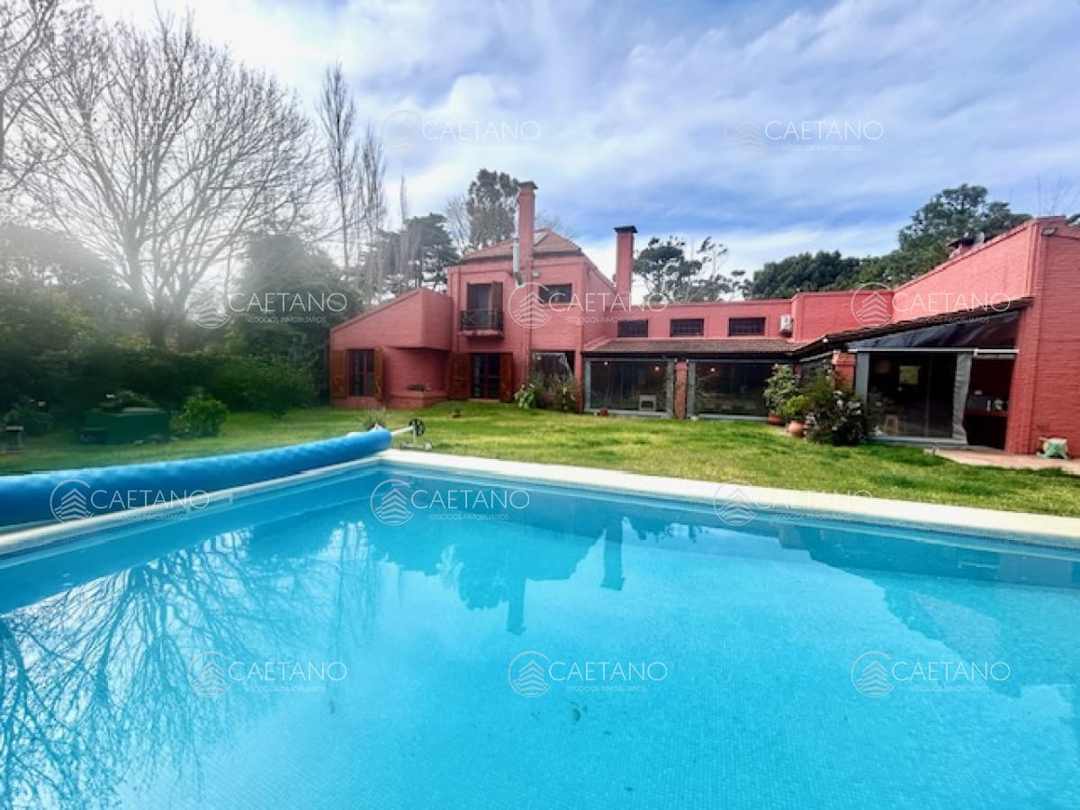 Venta casa con 4 dormitorios + dependencia de servicio y piscina climatizada — foto 2