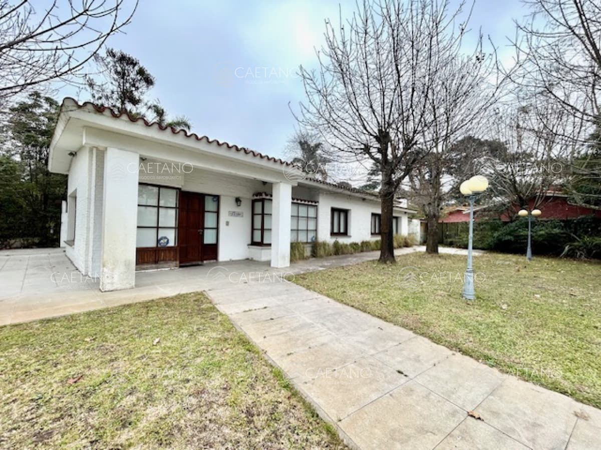 Venta casa sobre Br. Artigas con 4 dormitorios — foto 2