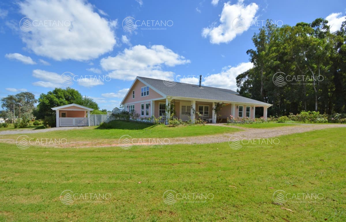 Casa en Venta en El Quijote Chacras, cercana a la entrada del barrio