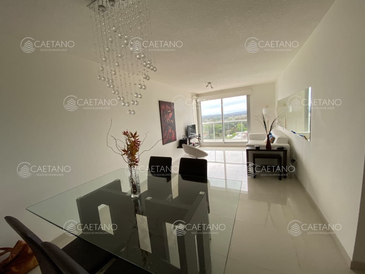 Hermoso apartamento en alquiler anual con vista al mar y excelentes servicios. — foto 3
