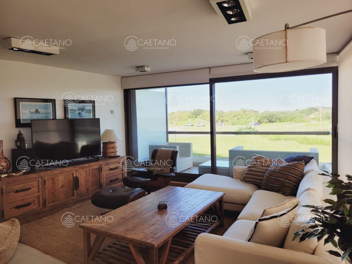 Apartamento de categoría en primera linea a playa brava