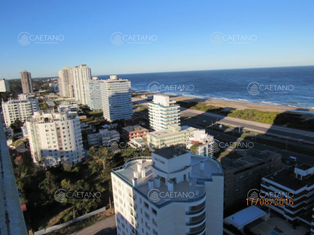 Apartamento ubicado en la Brava-Punta del Este, con excelente vista al mar. — foto 2