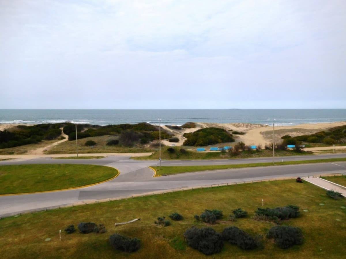 Gran planta en primera linea al mar