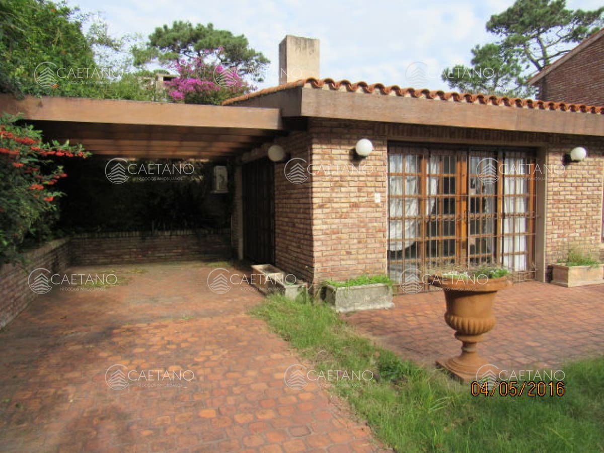 Hermosa casa en playa Mansa a pocos metros del mar