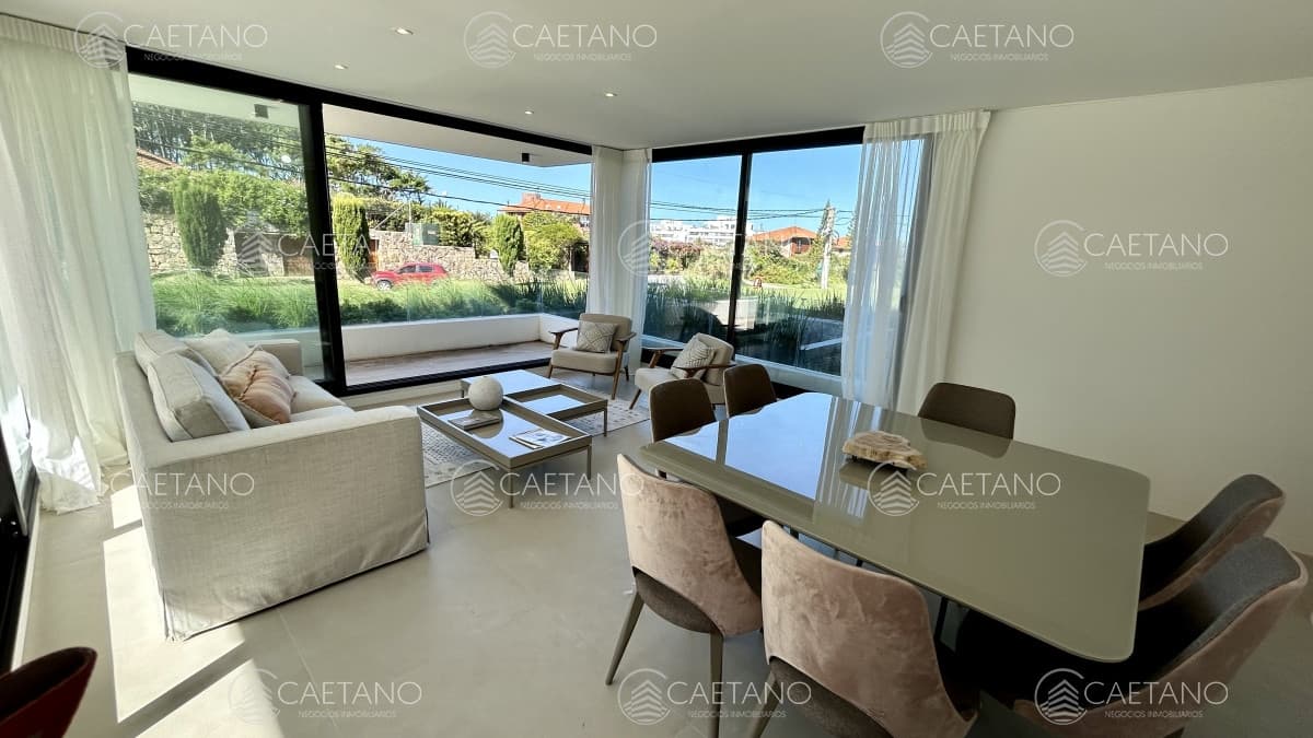 Apartamento de 2 dormitorios en venta Punta del Este