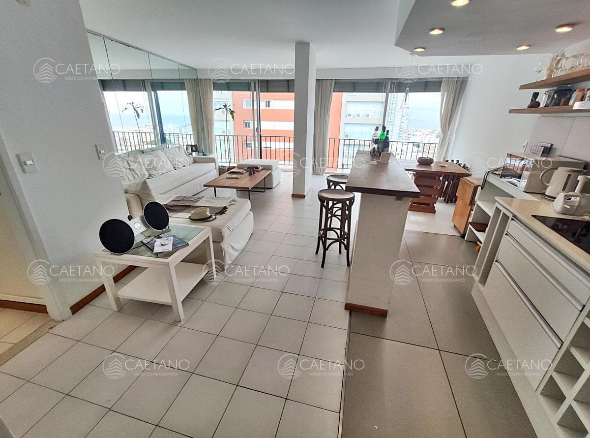 NUEVO PRECIO! Piso alto en Península con vistas!