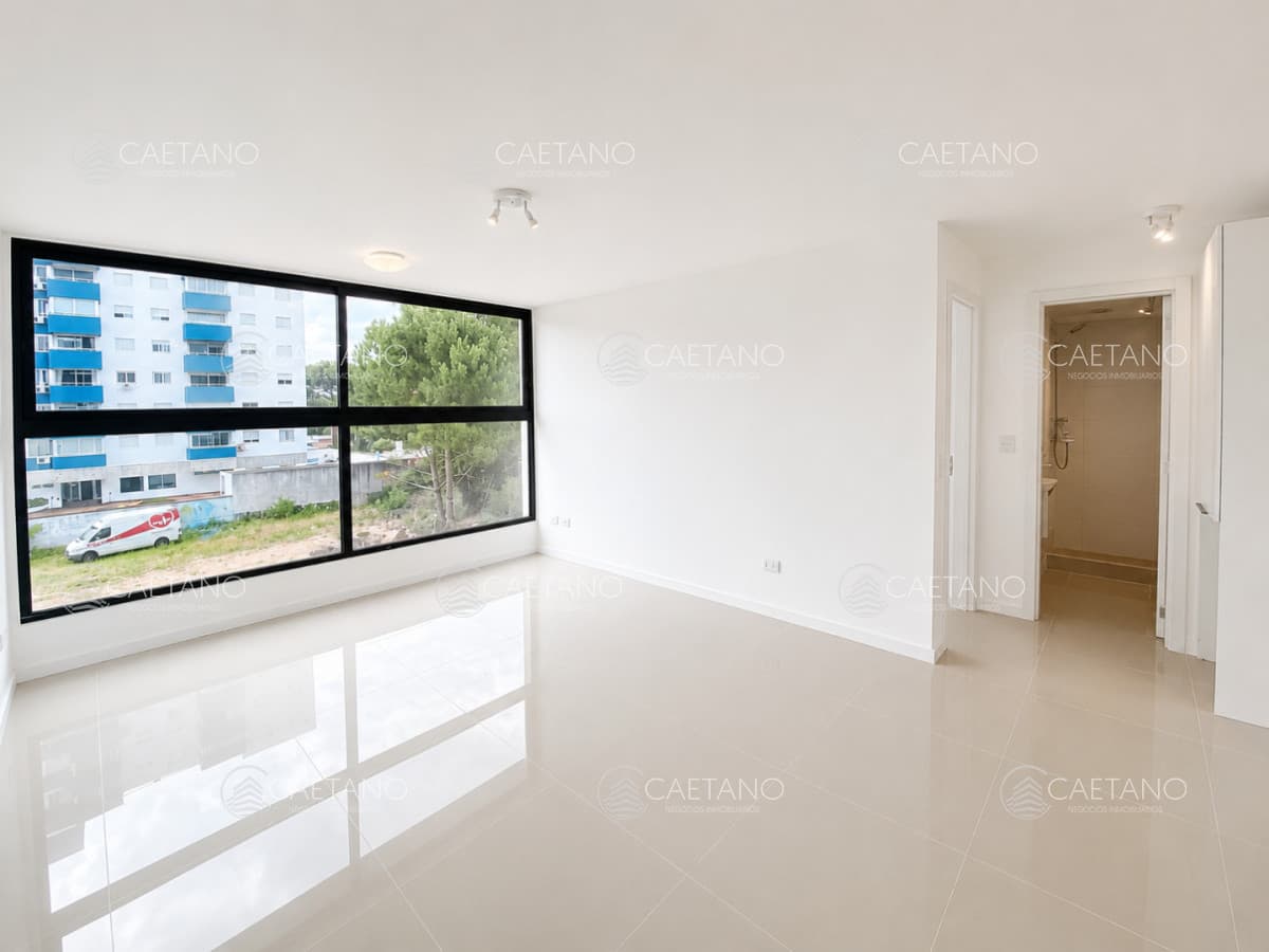 Apartamento de 1 dormitorio con beneficios fiscales en venta sobre avenida Roosevelt Punta del Este
