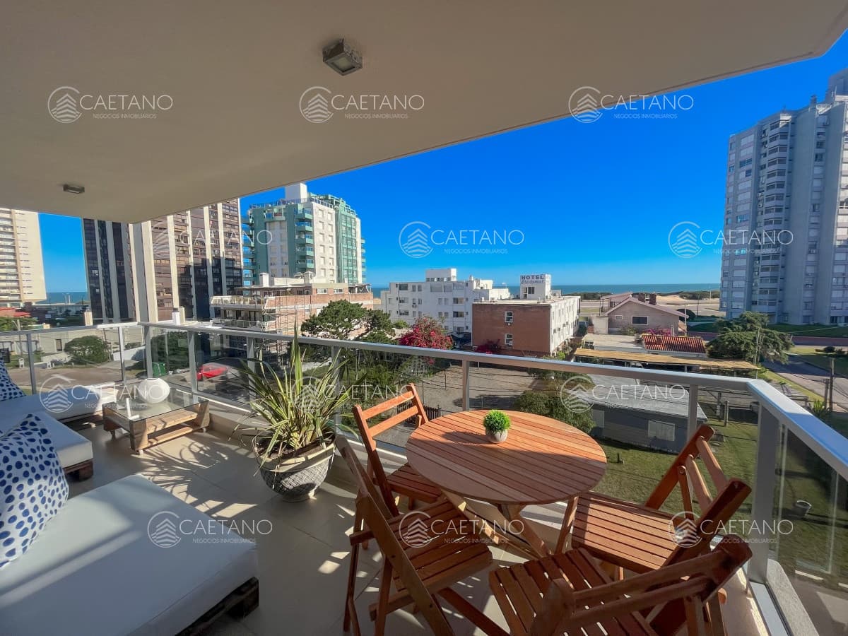 Apartamento de 2 dormitorios en venta Punta del Este