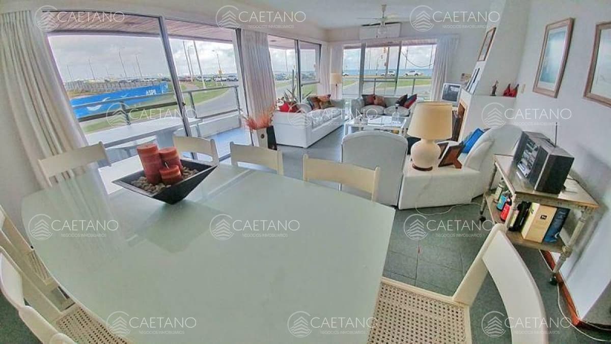 Apartamento en venta Playa Mansa 4 dormitorios