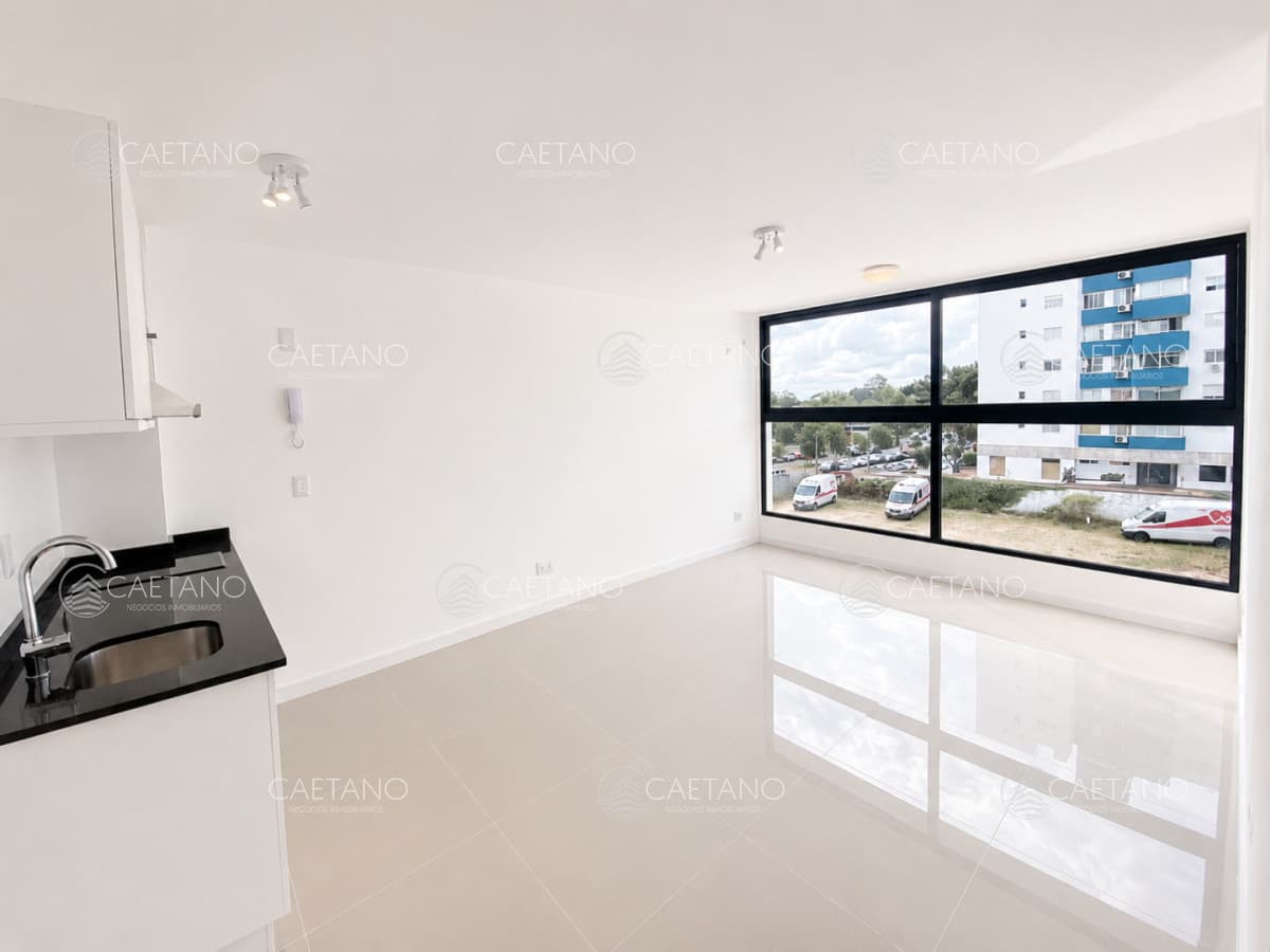 Apartamento de 1 dormitorio con beneficios fiscales en venta sobre avenida Roosevelt Punta del Este — foto 2