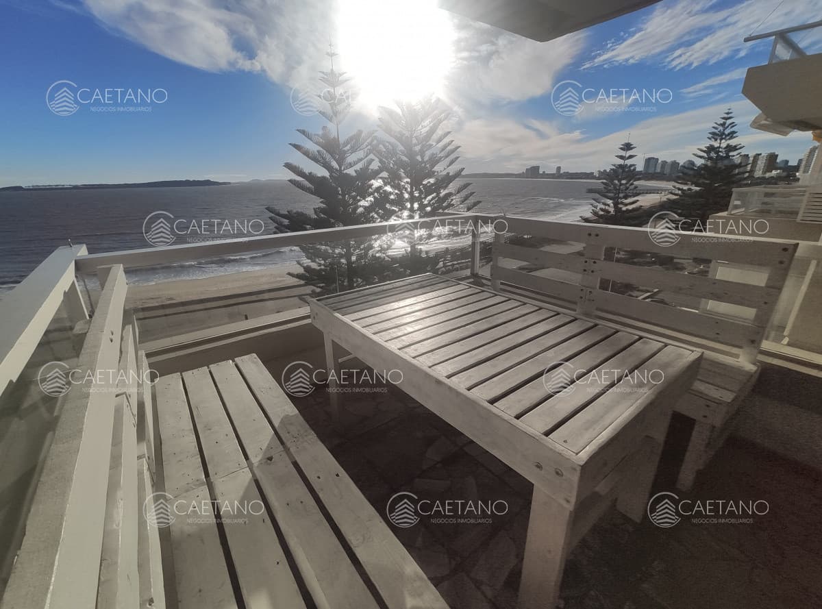 Departamento en Malecon, frente a playa mansa