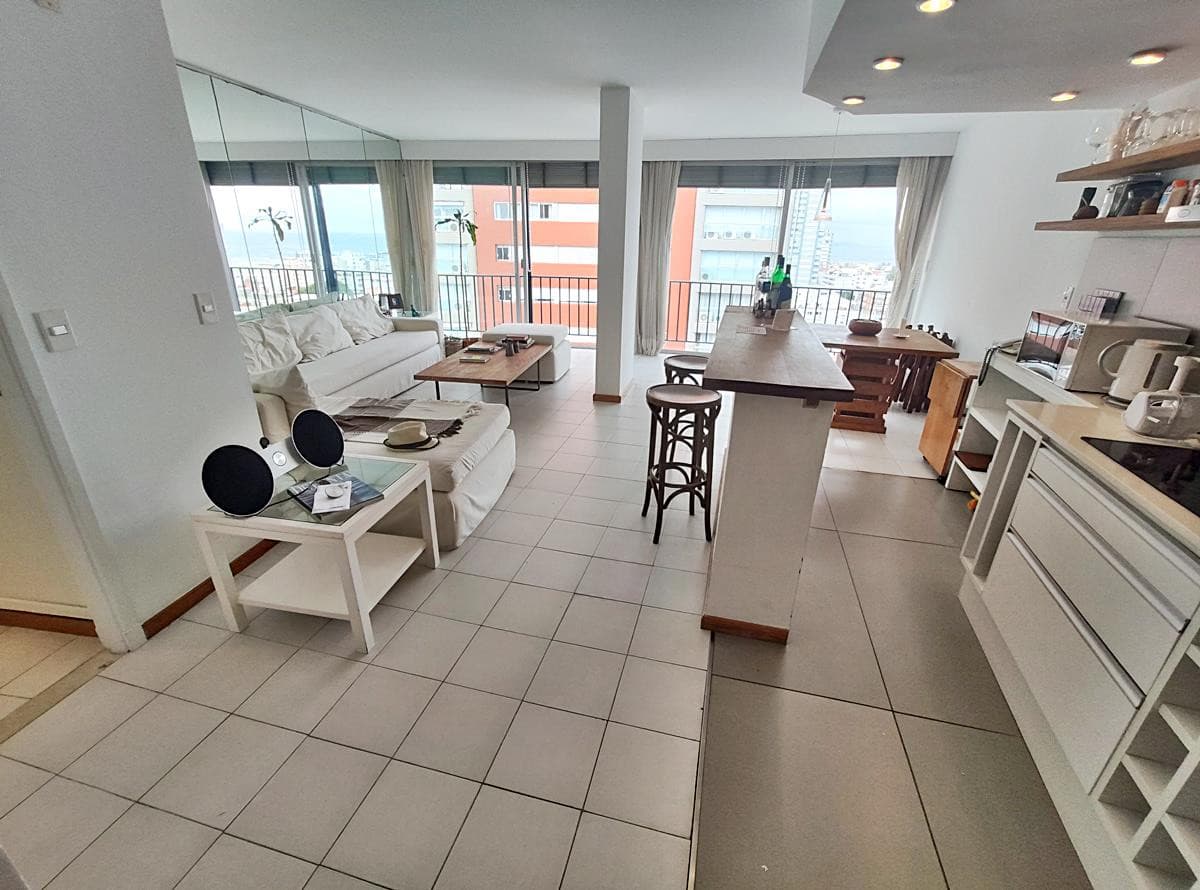 NUEVO PRECIO! Piso alto en Península con vistas!