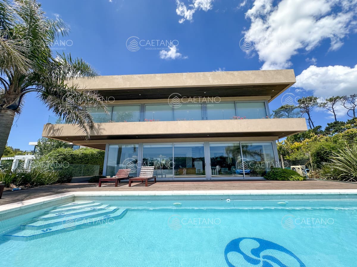 Casa en venta con 4 dormitorios frente a Laguna del Diario, Punta del Este, Maldonado