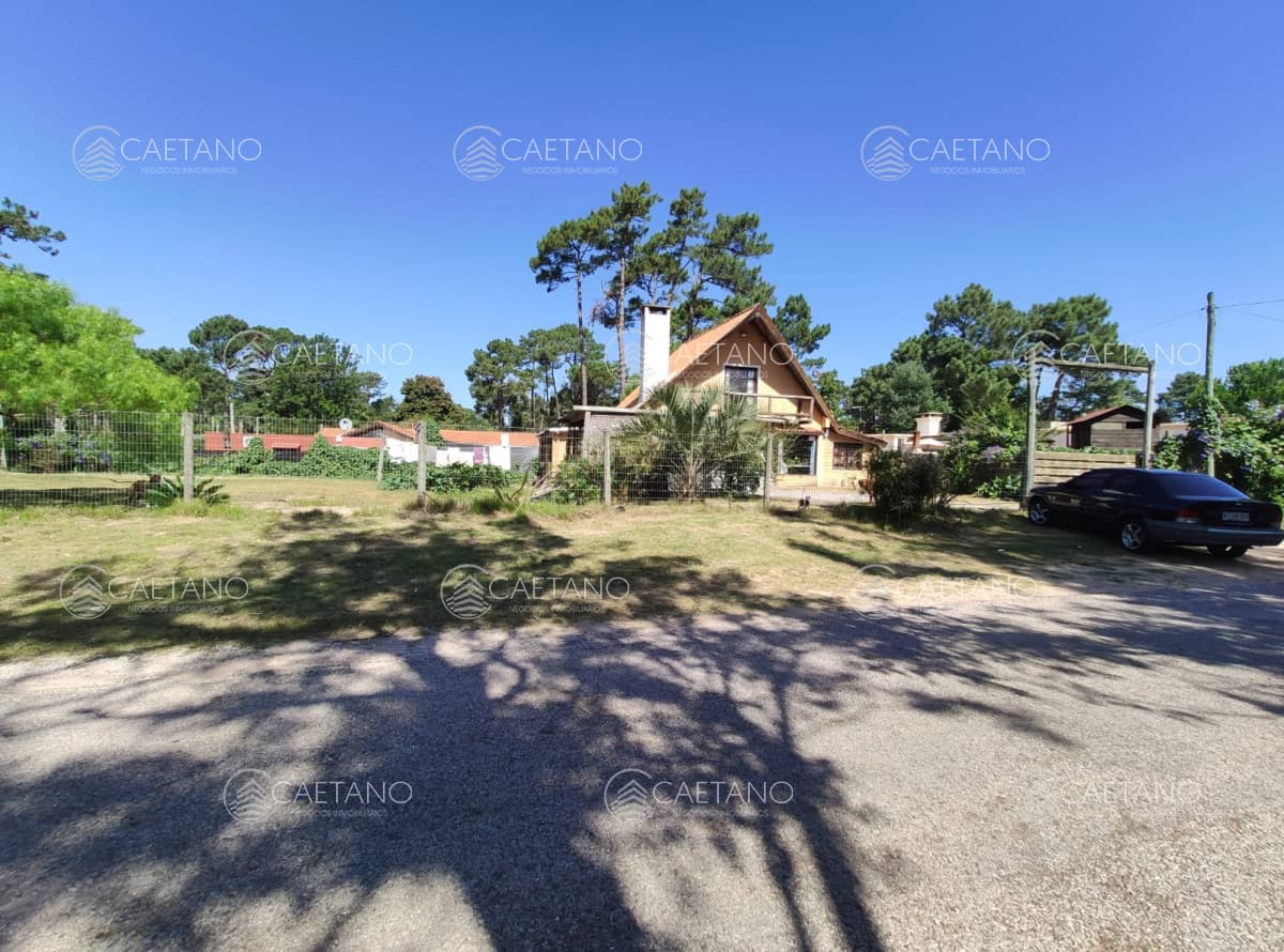 Terreno con mejoras en Pinares
