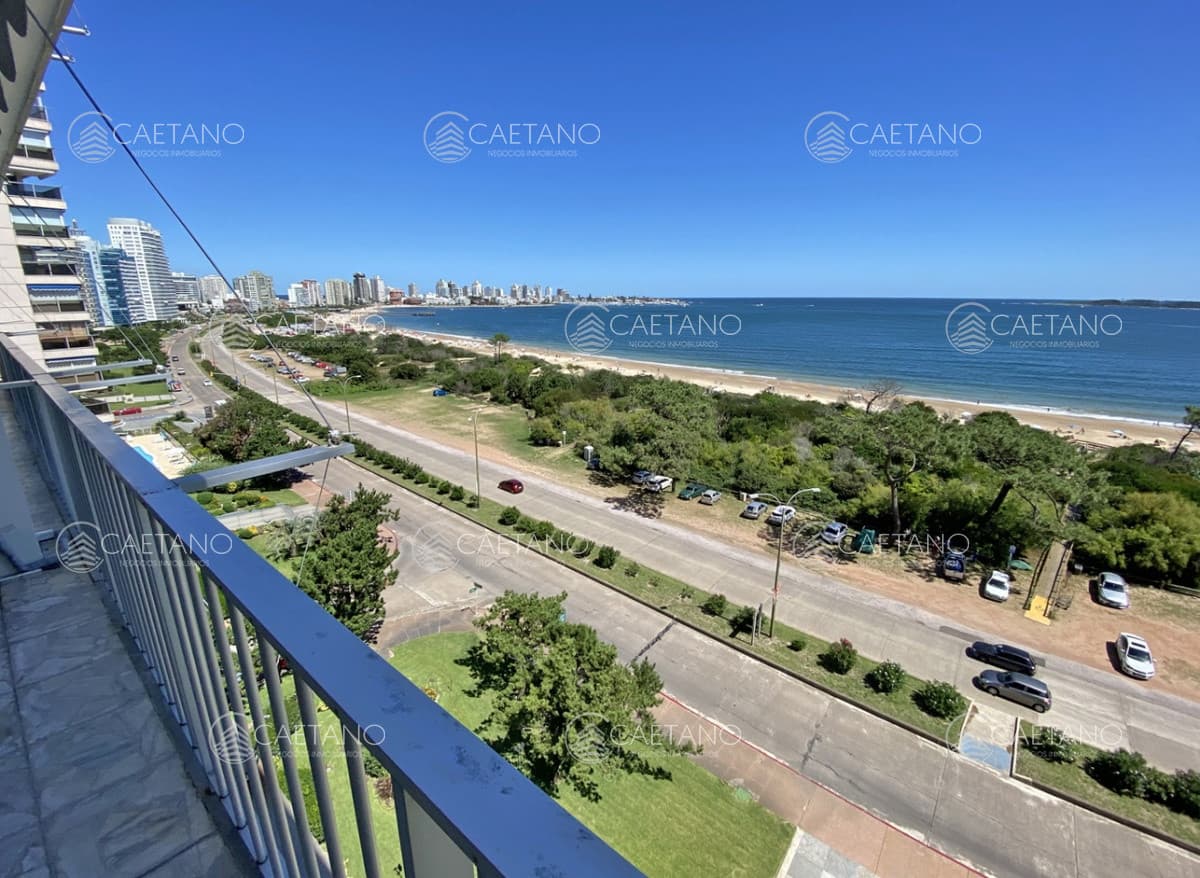 Impactante planta en primera fila con toda la vista de la bahía.