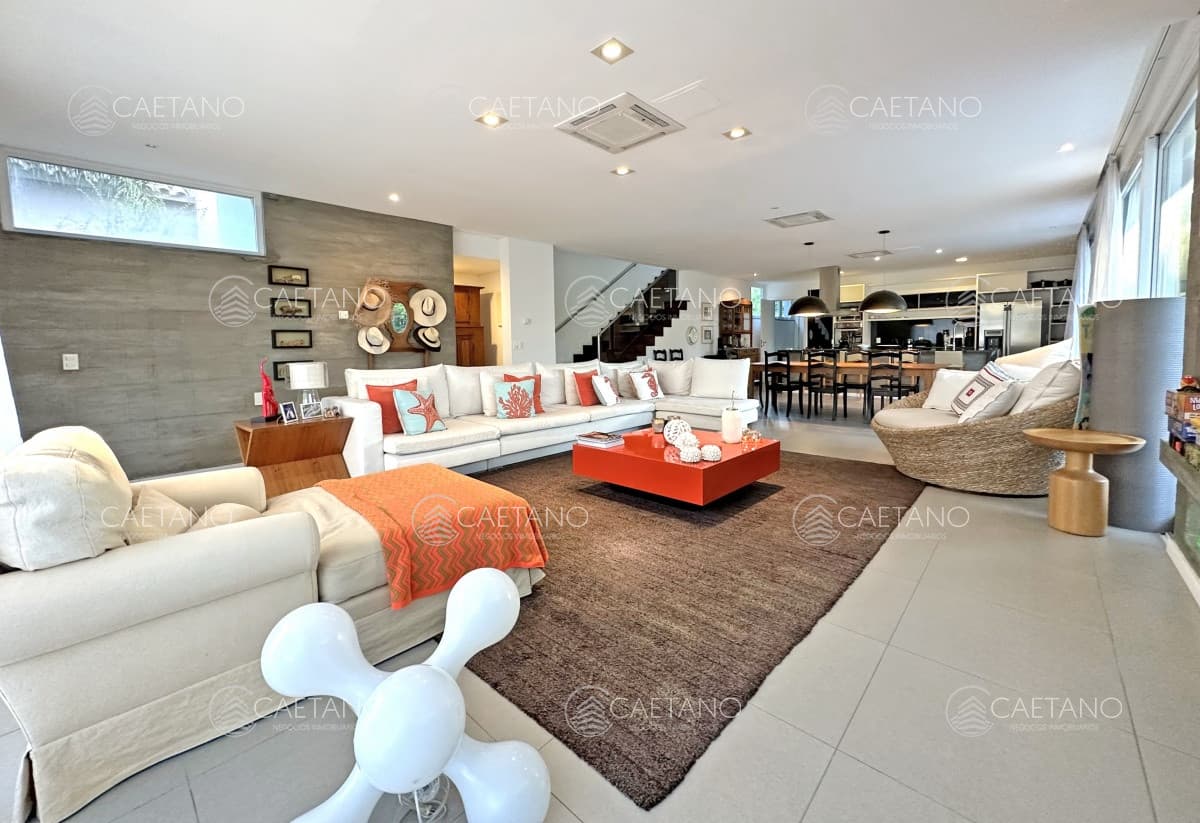 Exclusivo Barrio Privado en Playa Mansa, 5 suites, piscina, aire acondicionado, losa radiante. — foto 2