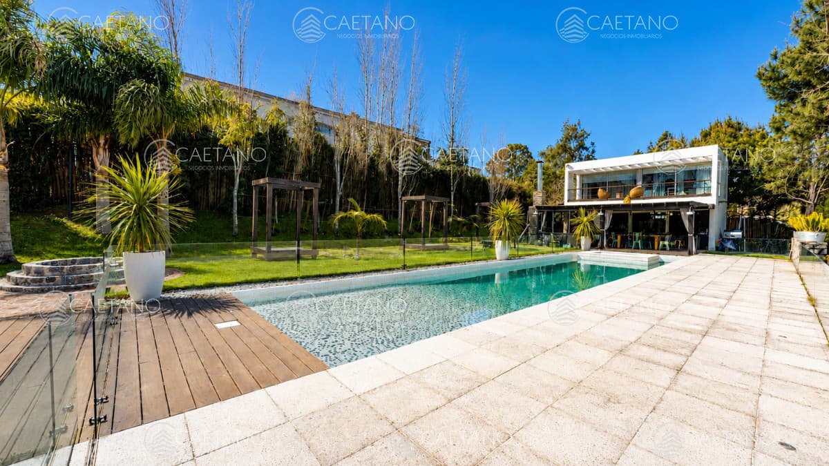 Barrio privado, moderna, 5 suites, 450 m2, ideal para vivir todo el año. — foto 3