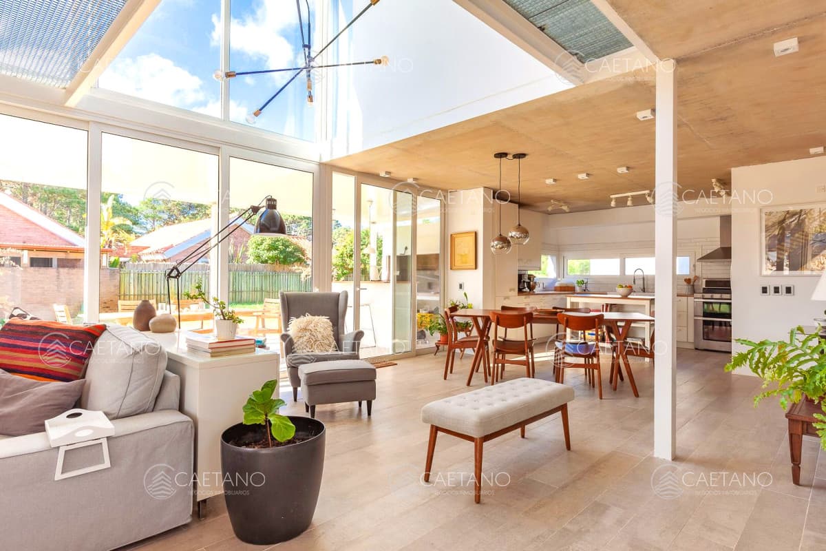 Venta casa 5 dormitorios. Barrio Privado, Punta del Este.