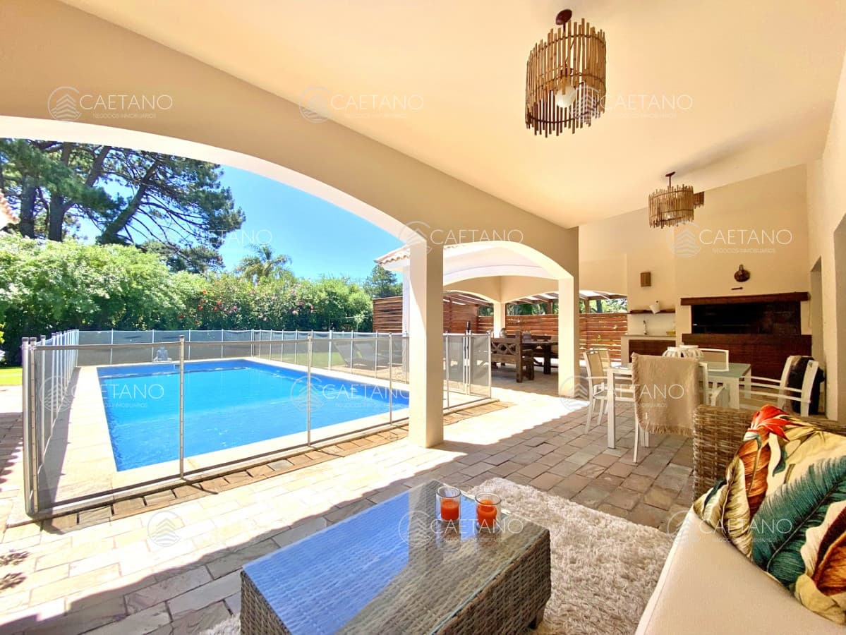 Barrio Privado, Boulevard Park. Playa Mansa. 5 dorm. Piscina climatizada. Losa radiante — foto 2