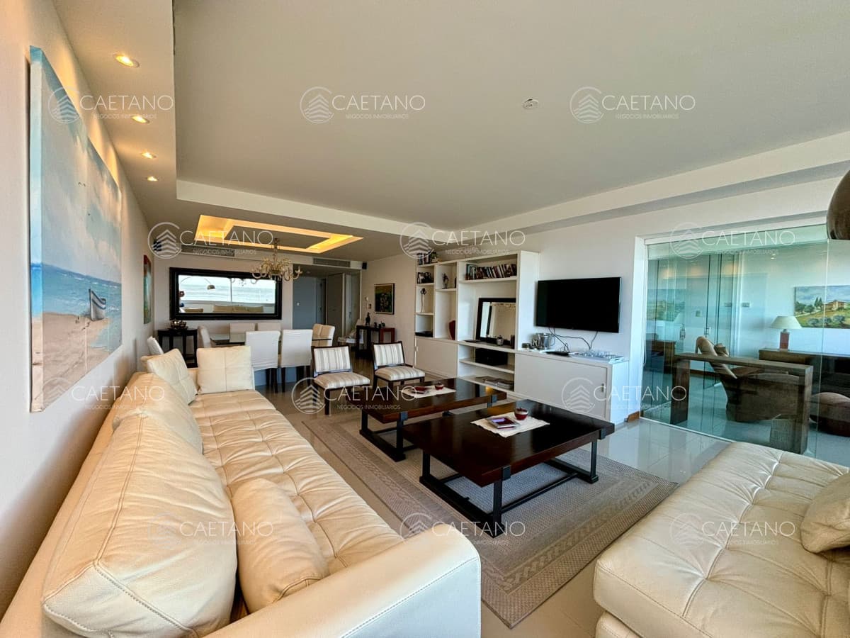 Apartamento en alquiler anual, de 3 dormitorios y servicio, en Brava — foto 3
