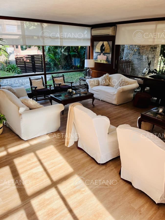 Casa en venta de 5 dormitorios, en zona Mansa, a 1 cuadra del mar