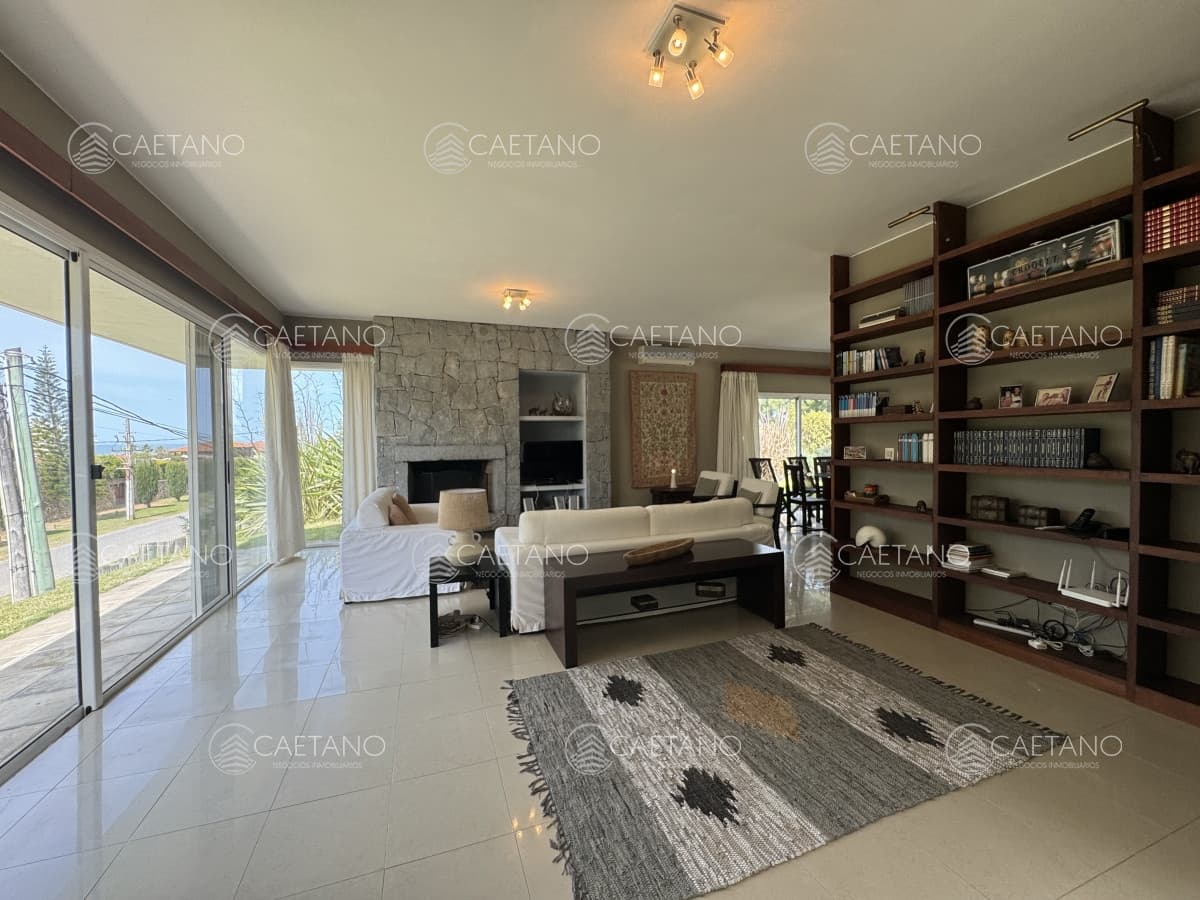 Casa en alquiler temporal de 4 dormitorios en playa Brava — foto 2