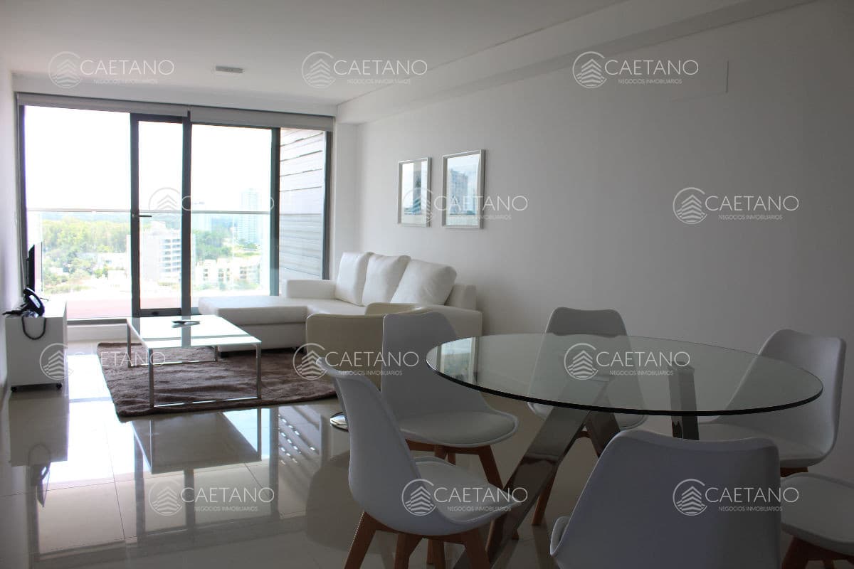 Apto 2 dorm, 2 baños y balcón