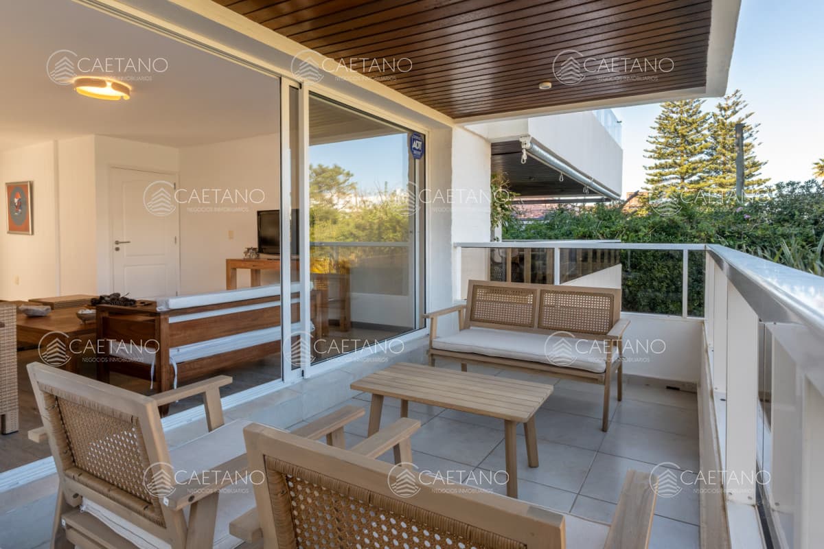 Venta apartamento 2 dormitorios - Playa Brava.