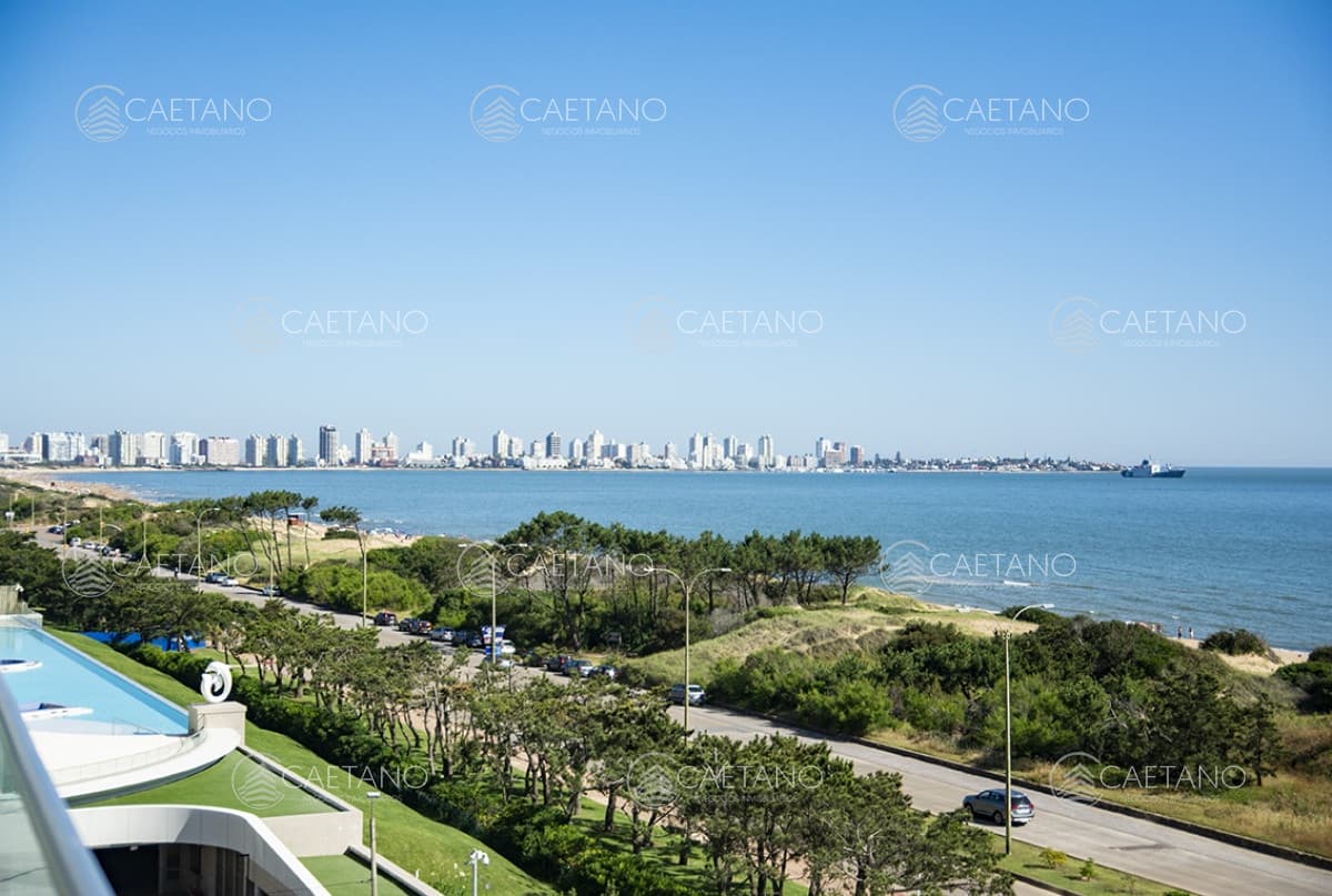 En venta hermoso departamento en Mansa con vista al mar. Torre Venetian.