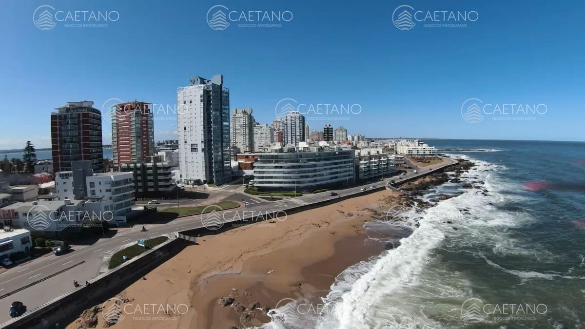 Vende impecable departamento, comodo e iluminado de 3 dormitorios en Peninsula..