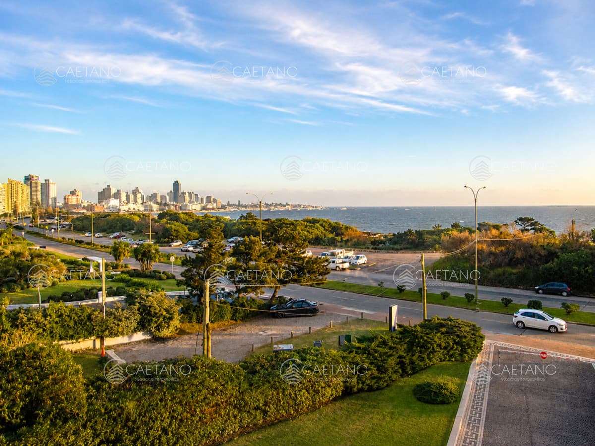 Venta apartamento 3 dormitorios. Playa mansa, Punta del Este — foto 2