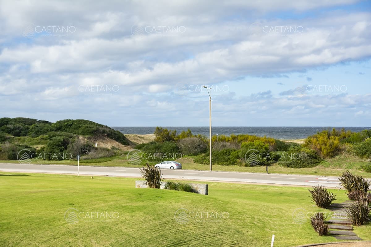 Venta apartamento 3 dormitorios. Playa brava, Punta del Este