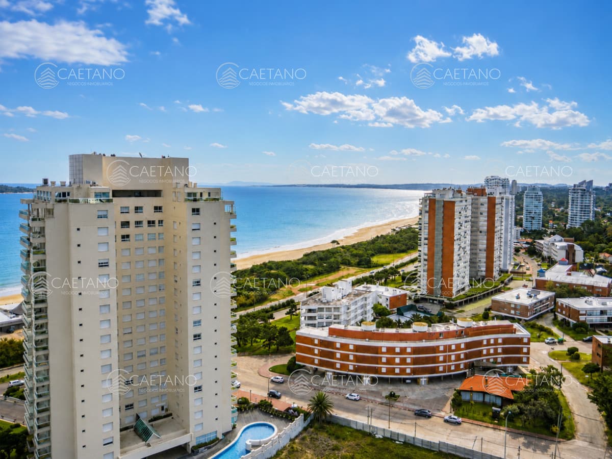 Departamento de 3 dormitorios en venta a pasos del mar. Gala Tower