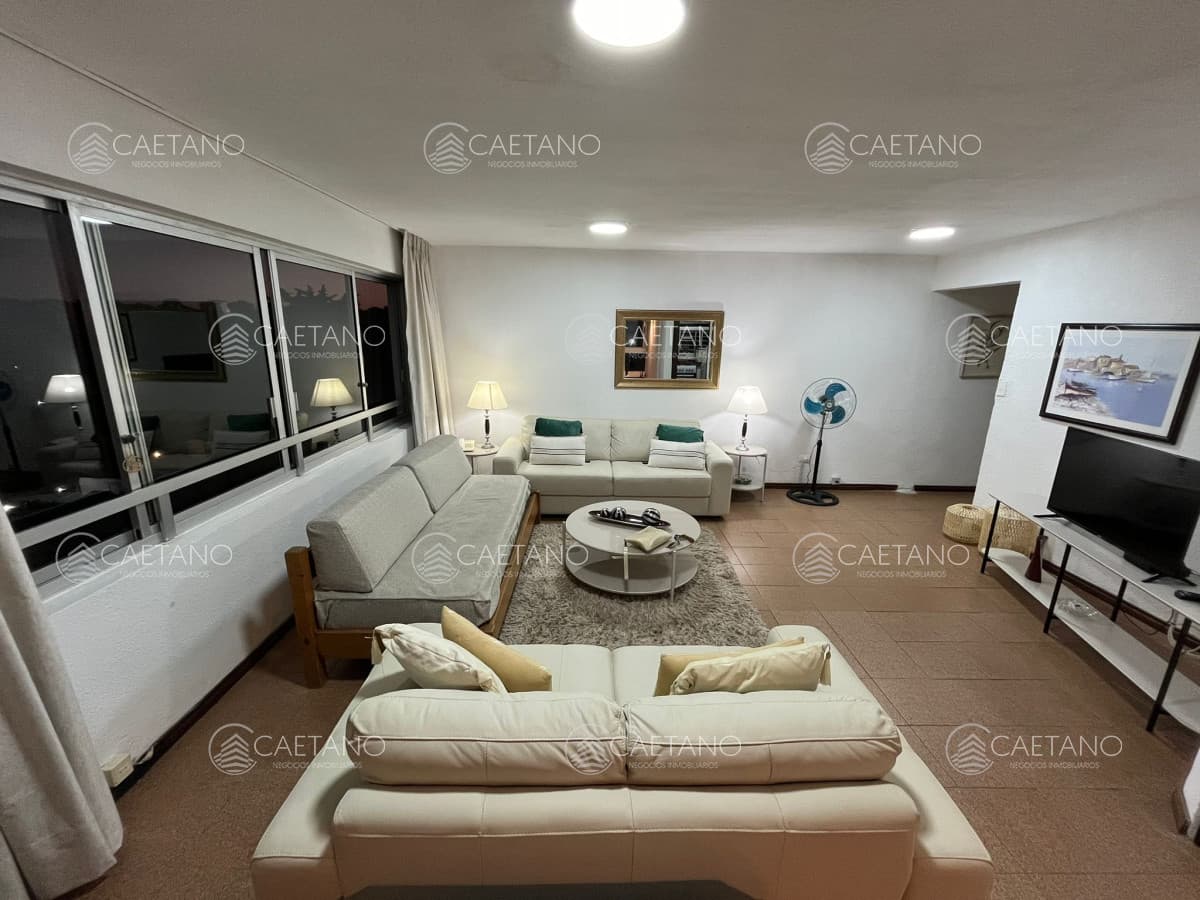 Vende apartamento de 2 dormitorios en Punta del Este — foto 2
