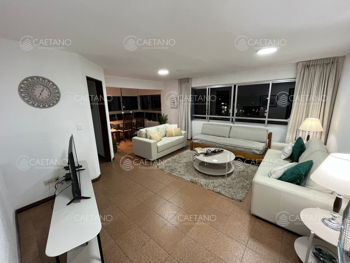 Vende apartamento de 2 dormitorios en Punta del Este
