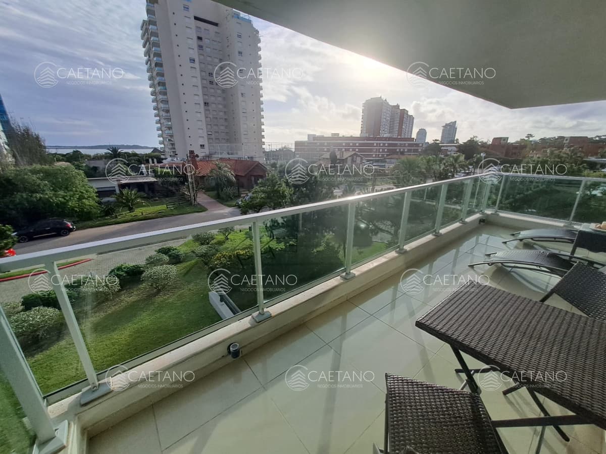 Apartamento en Playa Mansa a la venta 3 Dormitorios con vista — foto 3