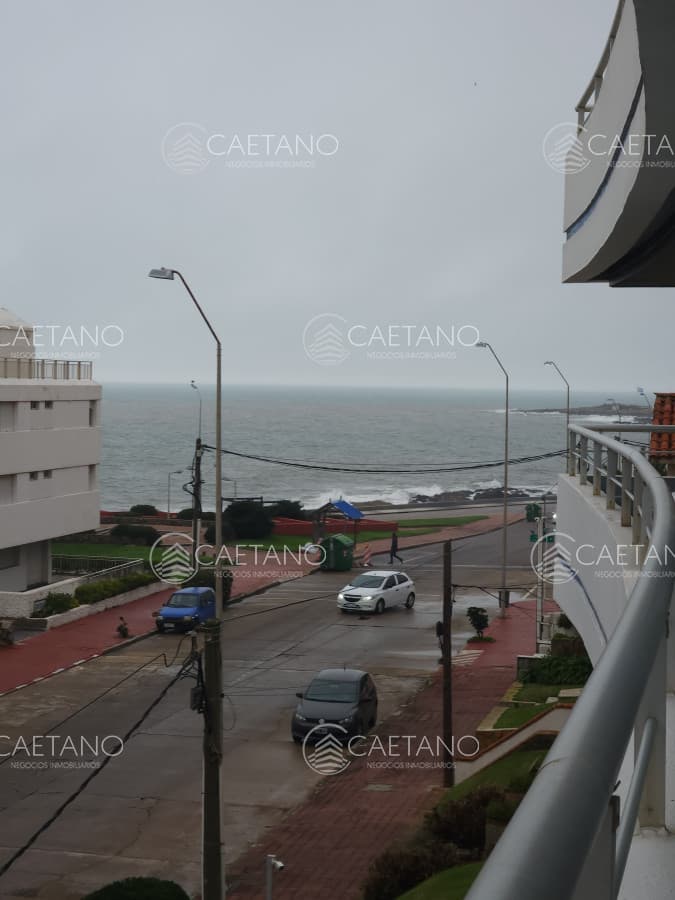 En venta apartamento de 2 dormitorios en Peninsula- Punta del Este.