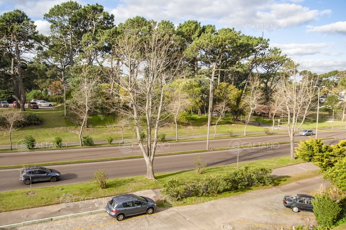 Apartamento en venta de 2 dormitorios en Parada 18 de Av. Roosevelt, Punta del Este — foto 2
