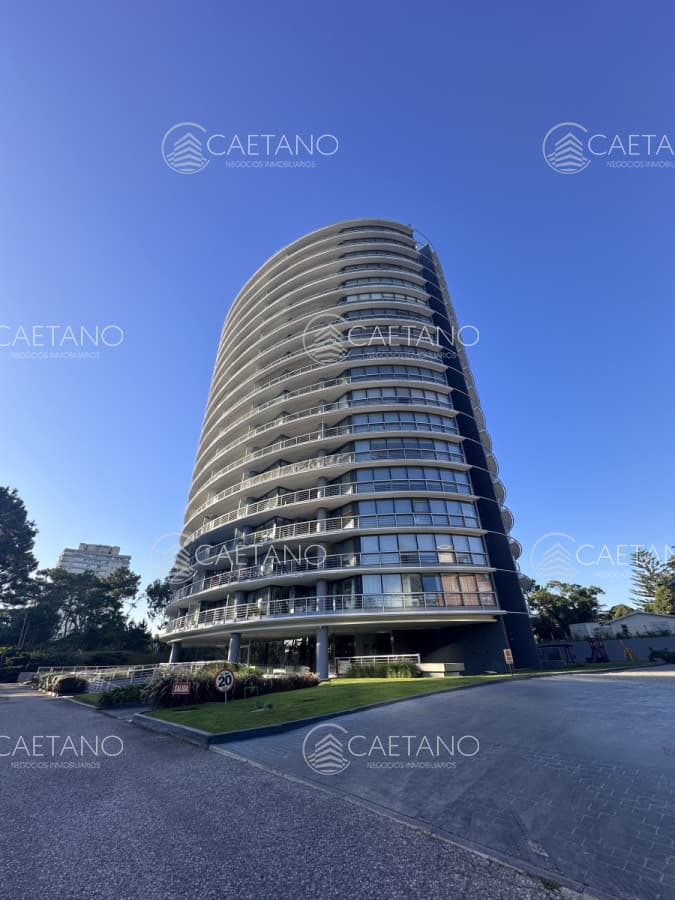 Vende apartamento de 1 dormitorio y medio en Tressesenta, Punta del Este