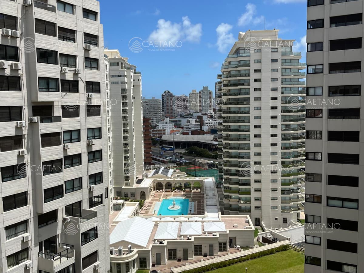 Apartamento en Venta, 3 dormitorios y servicio, en Playa Brava, Punta del Este — foto 3