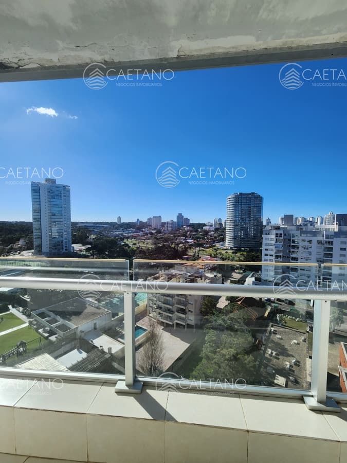 Vende apartamento de 3 dormitorios en Mansa- Punta del Este, con excelente vista. — foto 2