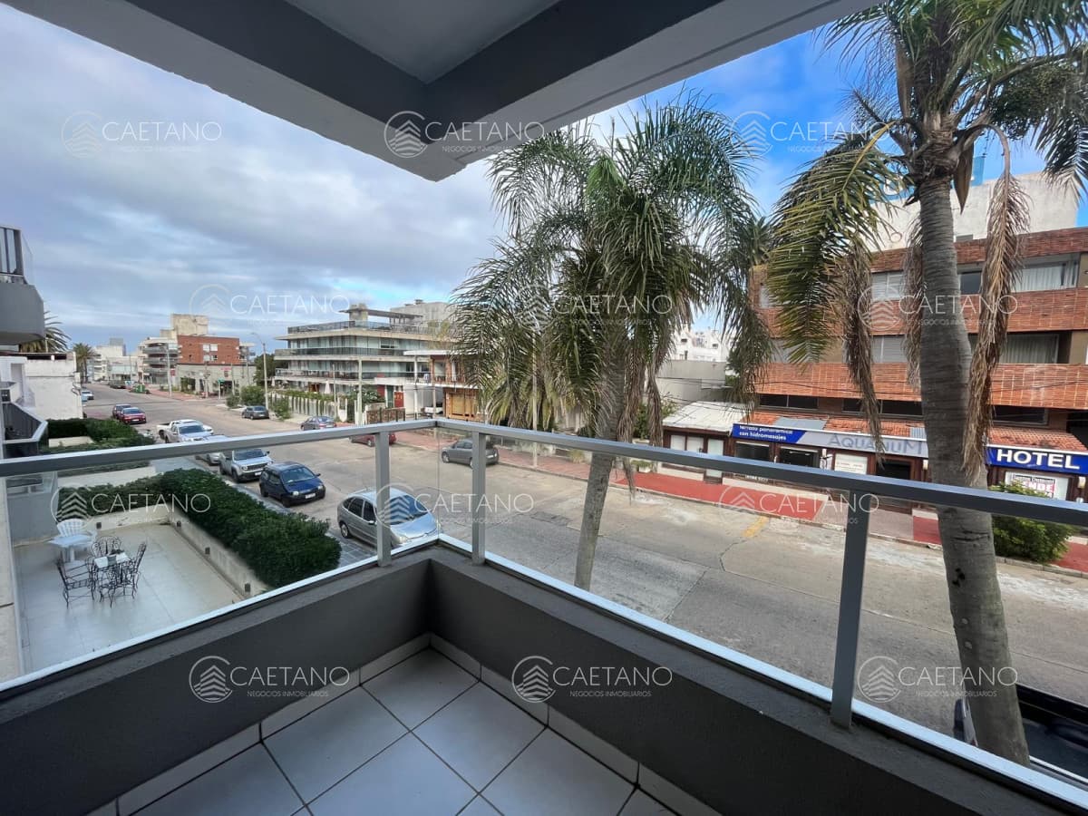 Apartamento en Venta de 2 dormitorios a cuadras del Puerto , Punta del este