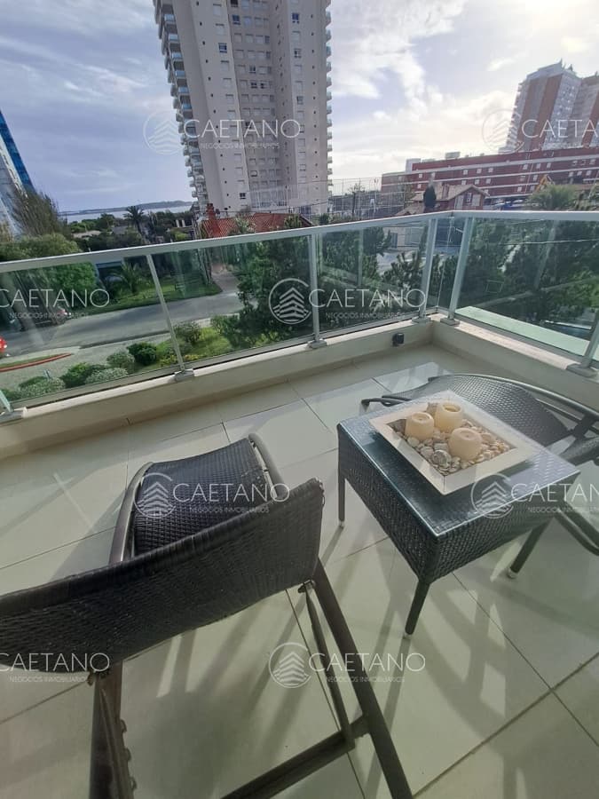 Apartamento en Playa Mansa a la venta 3 Dormitorios con vista — foto 2